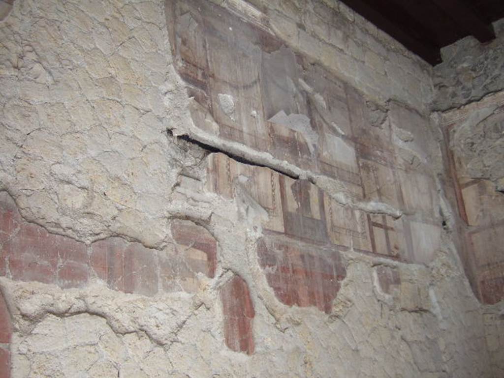 IV.4 Herculaneum. May 2006. Room 19, south wall of biclinium.