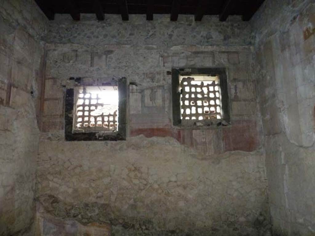 IV.4 Herculaneum. September 2015. Room 19, west wall of biclinium.
