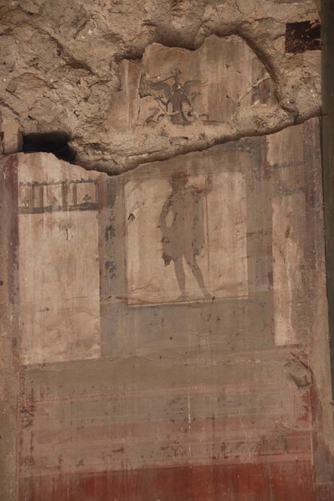 IV.4 Herculaneum. September 2017. 
Room 19, detail of central paintings between the two windows on west wall of biclinium.
Photo courtesy of Klaus Heese.
