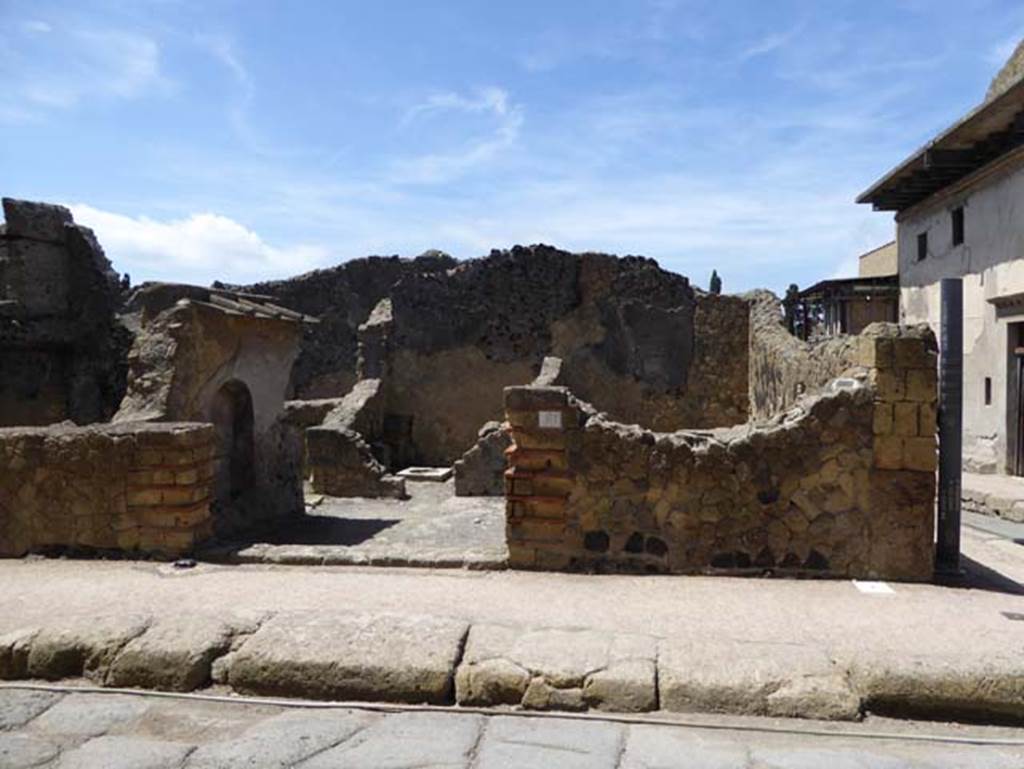 IV.10, Herculaneum, July 2015. Looking towards entrance doorway, on south side of Decumanus Inferiore. Photo courtesy of Michael Binns.