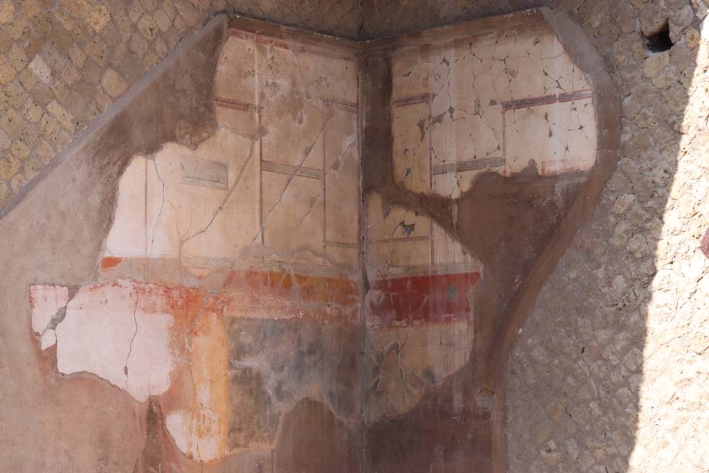 IV.19 Herculaneum, September 2019. Room 2, detail of painting in south-west corner. Photo courtesy of Klaus Heese.