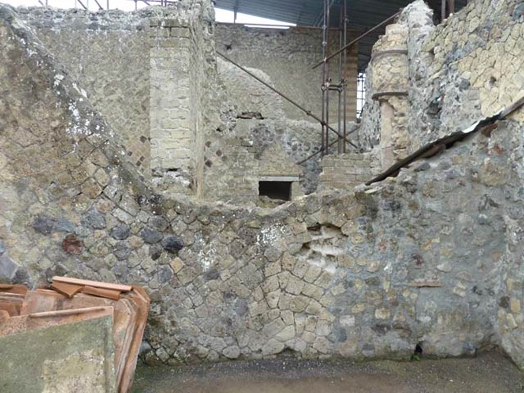 IV.4 Herculaneum. September 2015. Room 16, south wall.