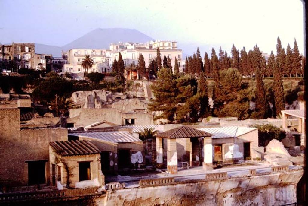 IV.21, Herculaneum. 1964. Looking north across site. Photo by Stanley A. Jashemski.
Source: The Wilhelmina and Stanley A. Jashemski archive in the University of Maryland Library, Special Collections (See collection page) and made available under the Creative Commons Attribution-Non-Commercial License v.4. See Licence and use details.
J64f1191