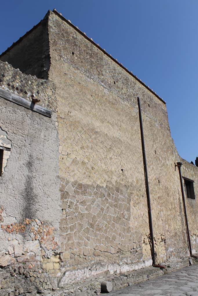 V.1 Herculaneum. March 2014. Exterior south façade.
Foto Annette Haug, ERC Grant 681269 DÉCOR.
