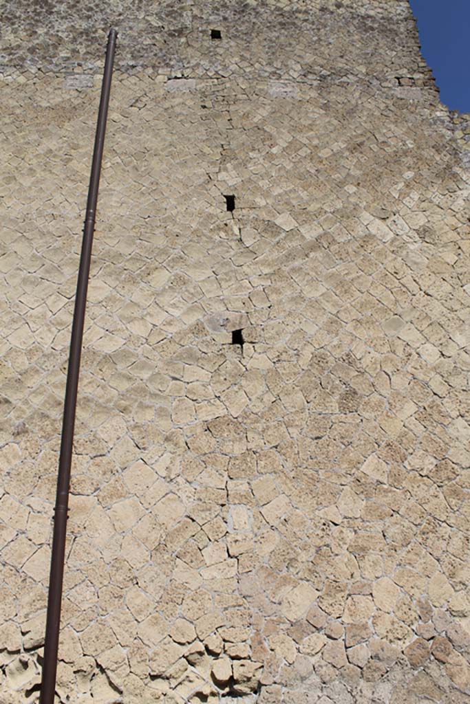 V.1 Herculaneum. March 2014. Detail from exterior south façade.
Foto Annette Haug, ERC Grant 681269 DÉCOR.