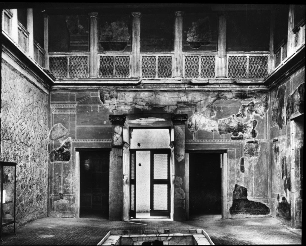 V.1. Herculaneum, The Samnite House. Photo by Fratelli Alinari (I.D.E.A.). Alinari no 43146 (1935) oN. 
Looking west across atrium towards entrance doorway.
Used with the permission of the Institute of Archaeology, University of Oxford. File name instarchbx116im009 Resource ID 42243.
See photo on University of Oxford HEIR database
