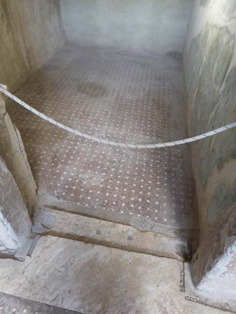 V.1, Herculaneum, October 2014. Doorway to room 3, detail of threshold. Photo courtesy of Michael Binns.
