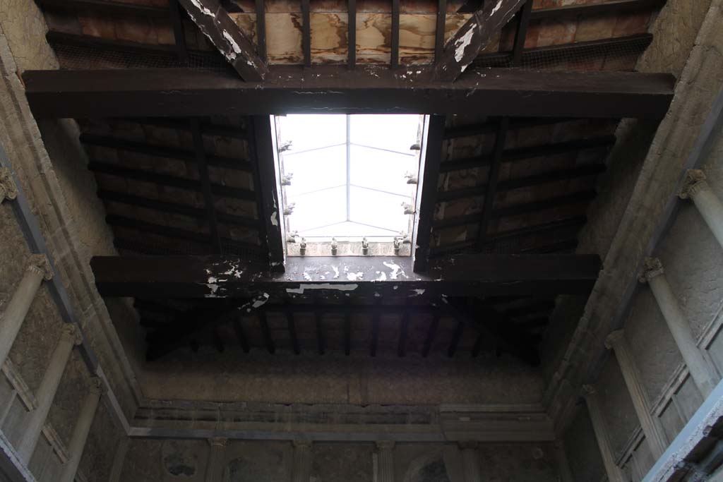 V.1 Herculaneum. March 2014. Looking west across ceiling in atrium with compluvium.
Foto Annette Haug, ERC Grant 681269 DÉCOR.
