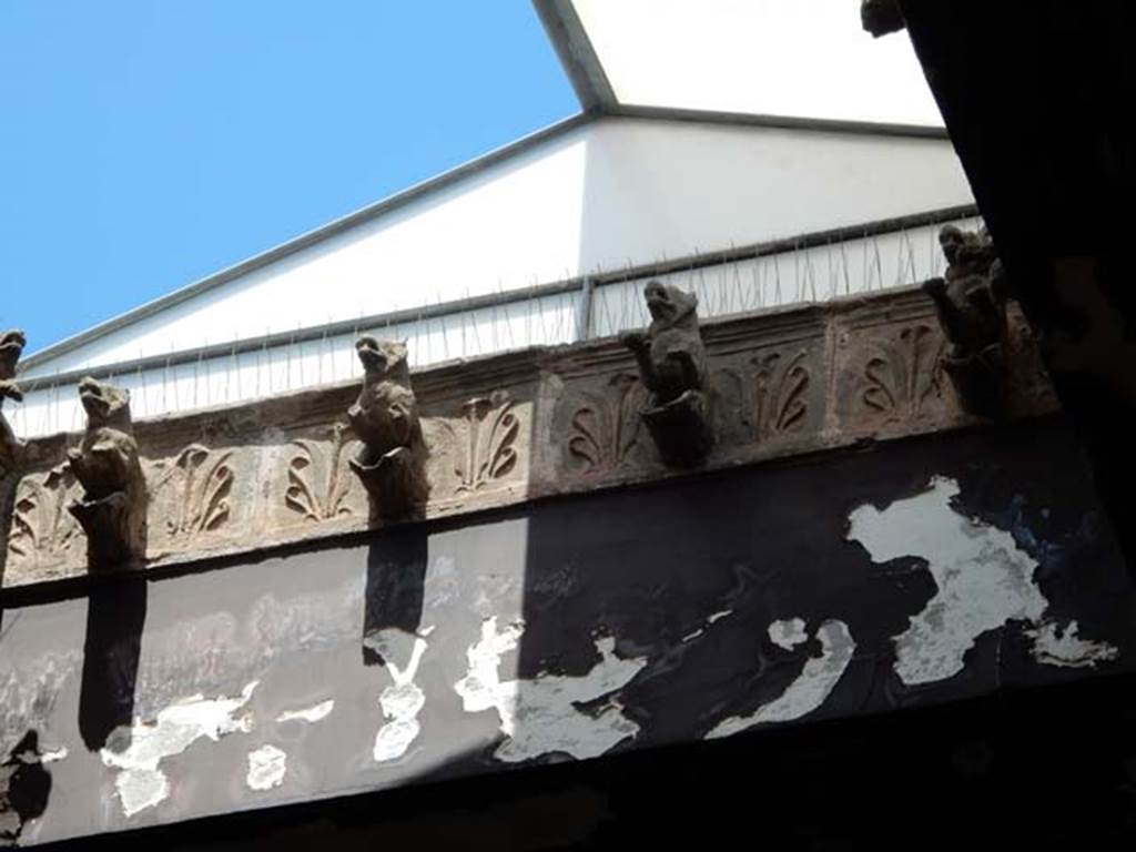 V.1, Herculaneum. May 2018. 
Detail of the compluvium in roof of atrium, showing terracotta water-spouts in the shape of dog’s heads. 
Photo courtesy of Buzz Ferebee. 

