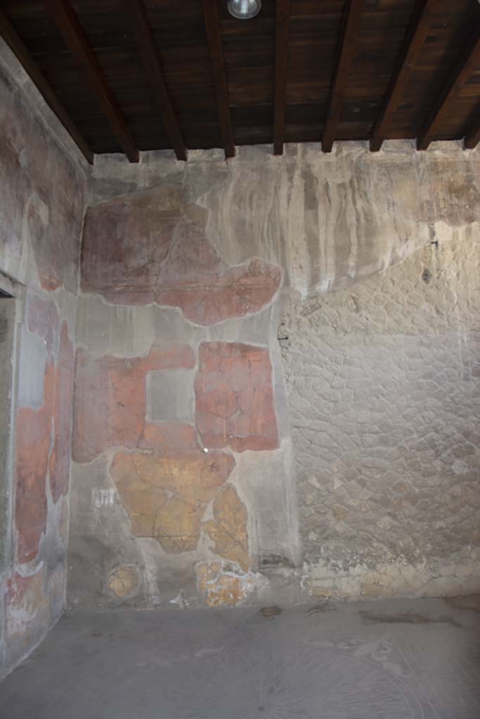 V.1 Herculaneum. March 2019. Room 6, looking towards east wall at north end.
Foto Annette Haug, ERC Grant 681269 DÉCOR.
