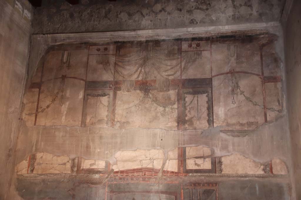V.1 Herculaneum, October 2020. Room 7, detail from upper east wall. Photo courtesy of Klaus Heese.