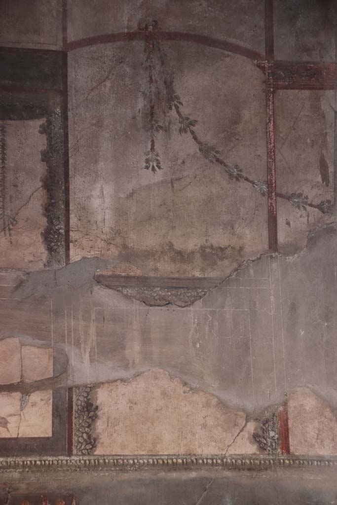 V.1 Herculaneum, October 2020. 
Room 7, detail from upper panel near south-east corner of upper east wall. Photo courtesy of Klaus Heese.

