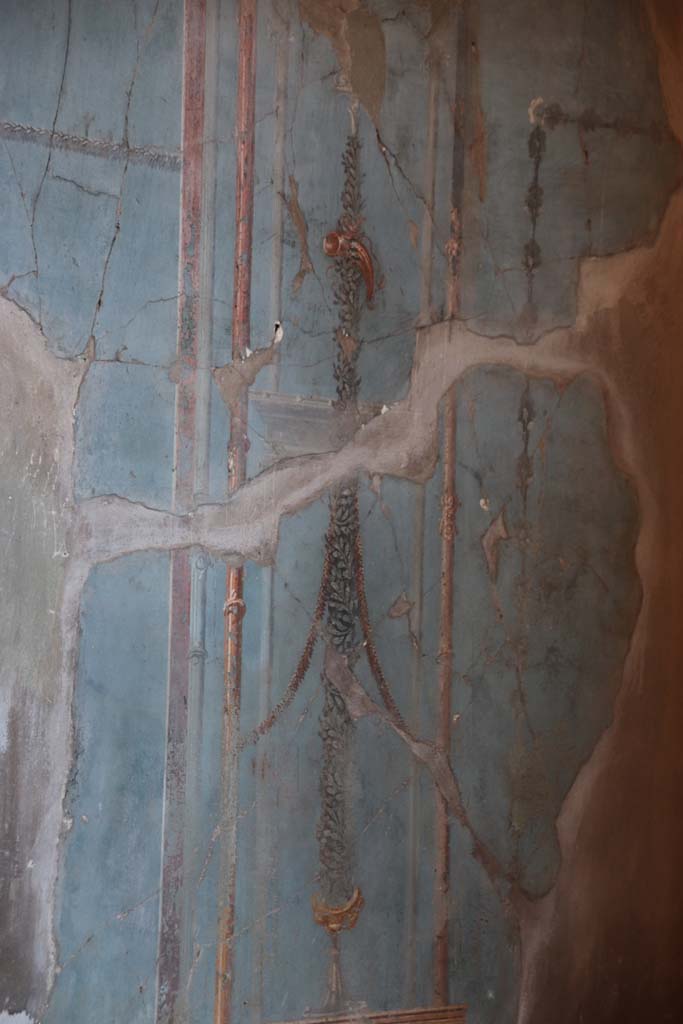 V.1, Herculaneum. May 2018. Room 7, painted decoration on north wall at east end. Photo courtesy of Klaus Heese. 