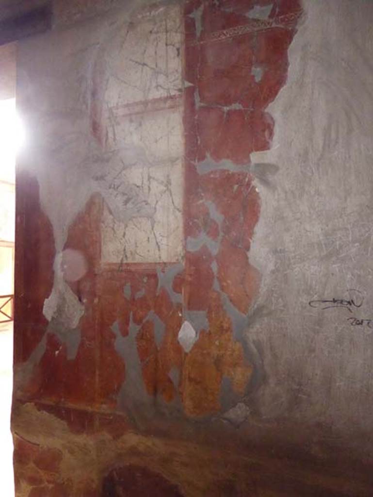 V.1, Herculaneum, October 2014. Room 4, looking towards south wall on west side of doorway.  Photo courtesy of Michael Binns.
