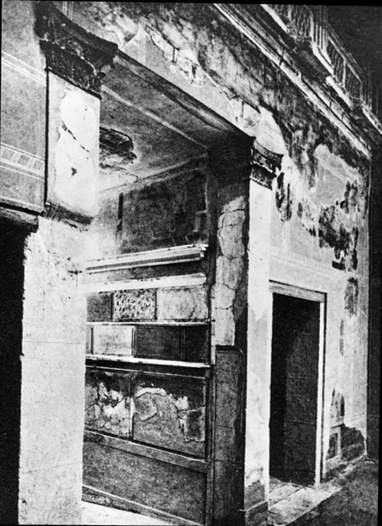 V.1 Herculaneum. Photo by Maiuri, Ercolano, Vol. I, p201, 1560. 
Stucco on north wall of entrance corridor, and doorway to room 2, looking north-west from atrium. 
Photo used with the permission of the Institute of Archaeology, University of Oxford. 
File name instarchbx116im010 Resource ID 42242. 
See photo on University of Oxford HEIR database
