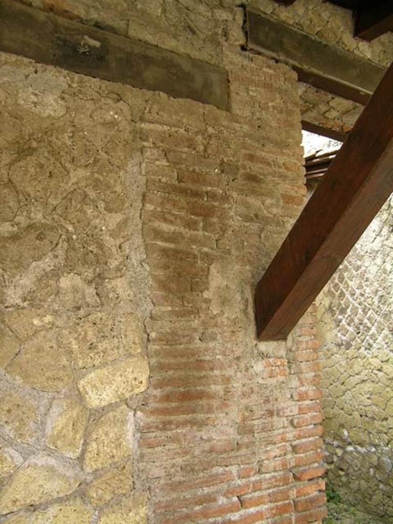 V.3 Herculaneum, May 2005. Exterior faade on north side of doorway to V.3.
Photo courtesy of Nicolas Monteix.
