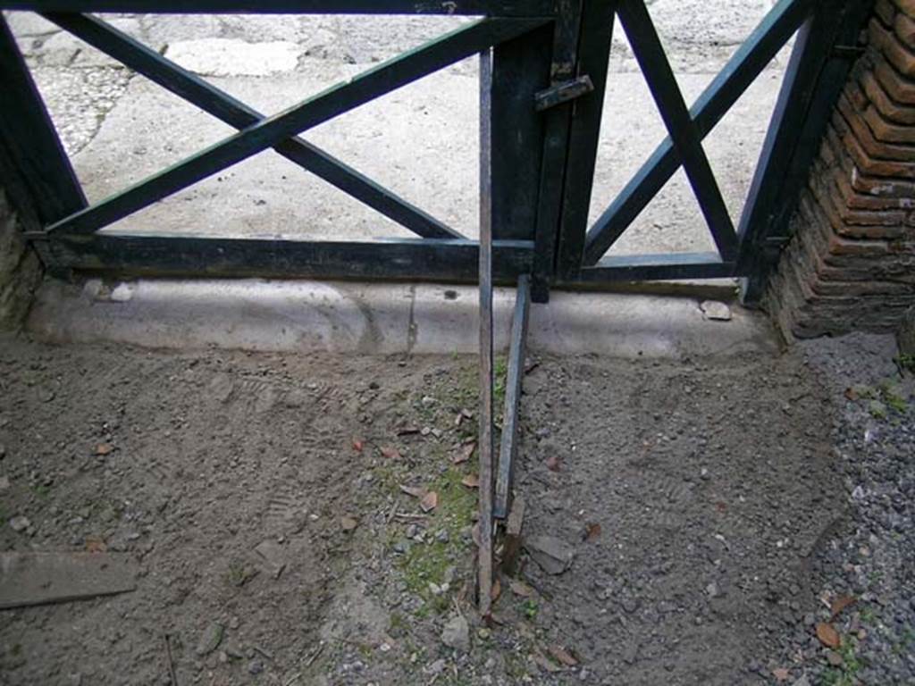 V.3, Herculaneum, May 2005. Looking west from interior corridor across threshold outside to Cardo IV. Photo courtesy of Nicolas Monteix.