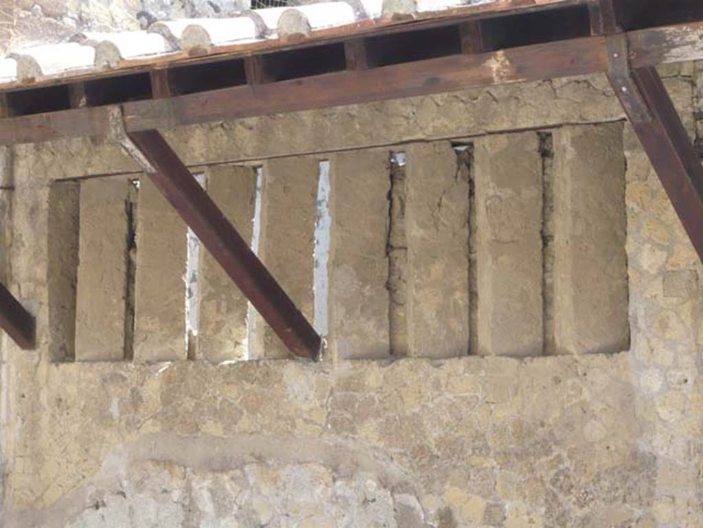 V.4 Herculaneum. August 2013. Detail of north end of façade. Photo courtesy of Buzz Ferebee.