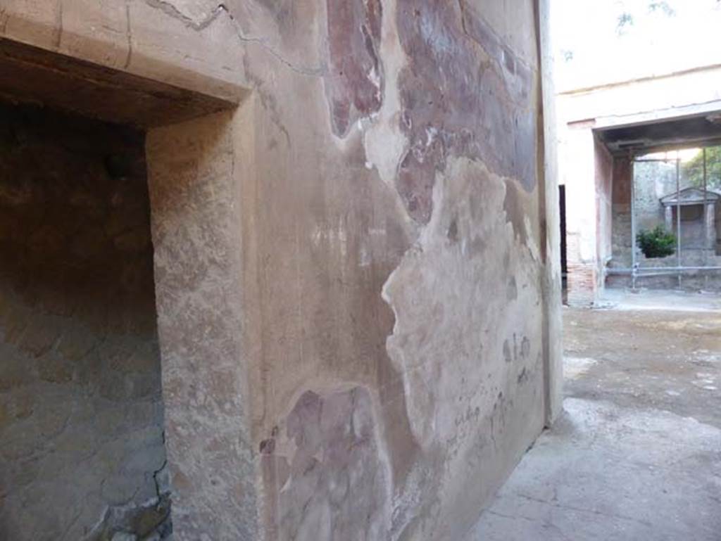 V.5 Herculaneum, September 2015. North wall of entrance corridor.
