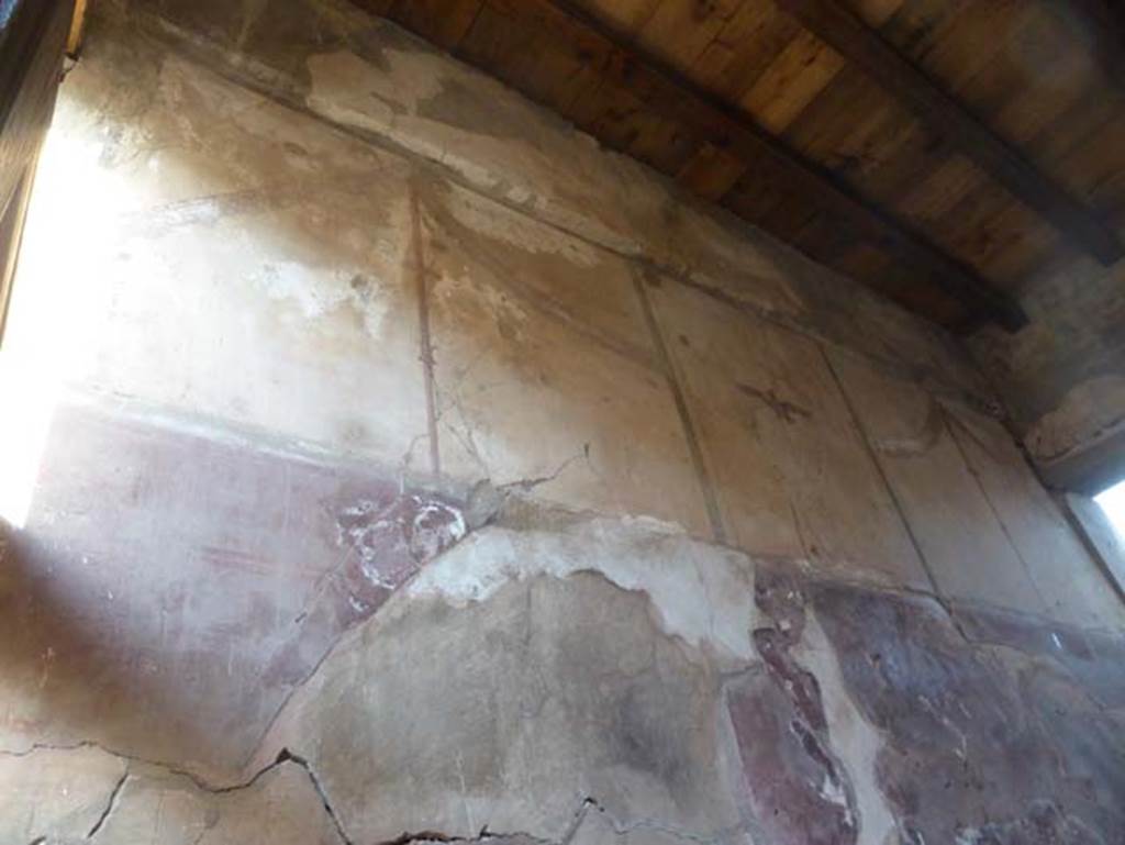 V.5 Herculaneum, September 2015. Upper north wall of entrance corridor.