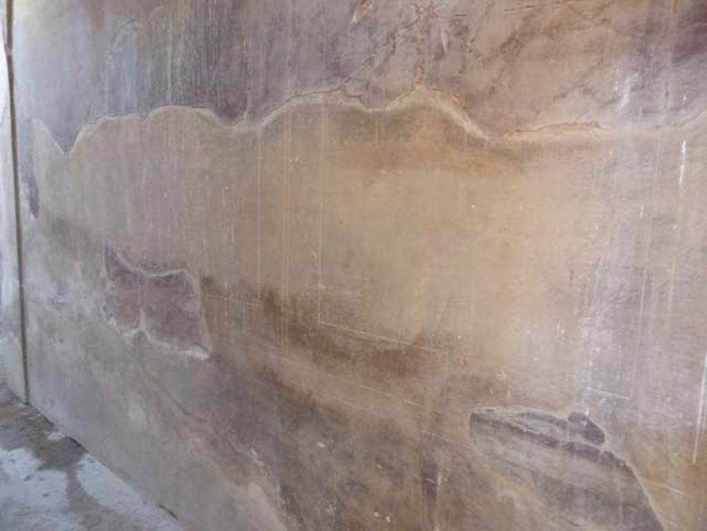 V.5 Herculaneum, September 2015. South wall of entrance corridor.