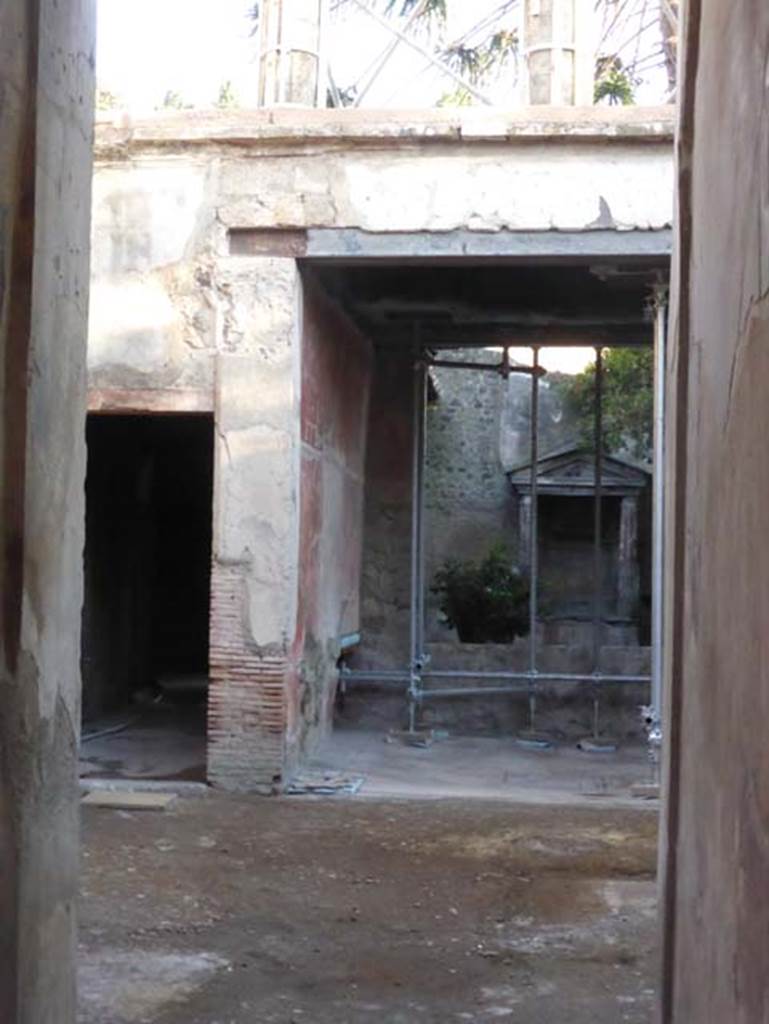 V.5 Herculaneum, September 2015. 
East side of atrium with corridor to rear rooms and garden, and north side of tablinum.
