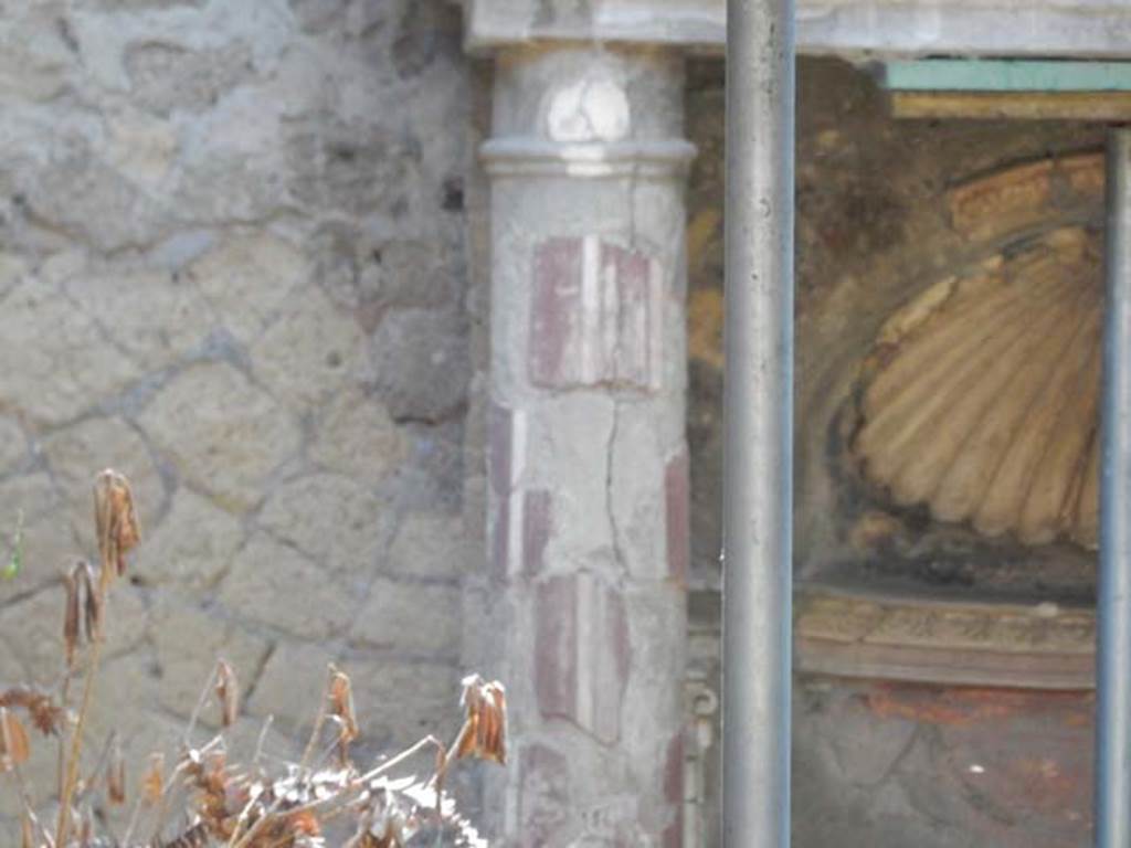 V.5 Herculaneum, May 2018. Detail of remaining stucco on north side pillar. Photo courtesy of Buzz Ferebee.