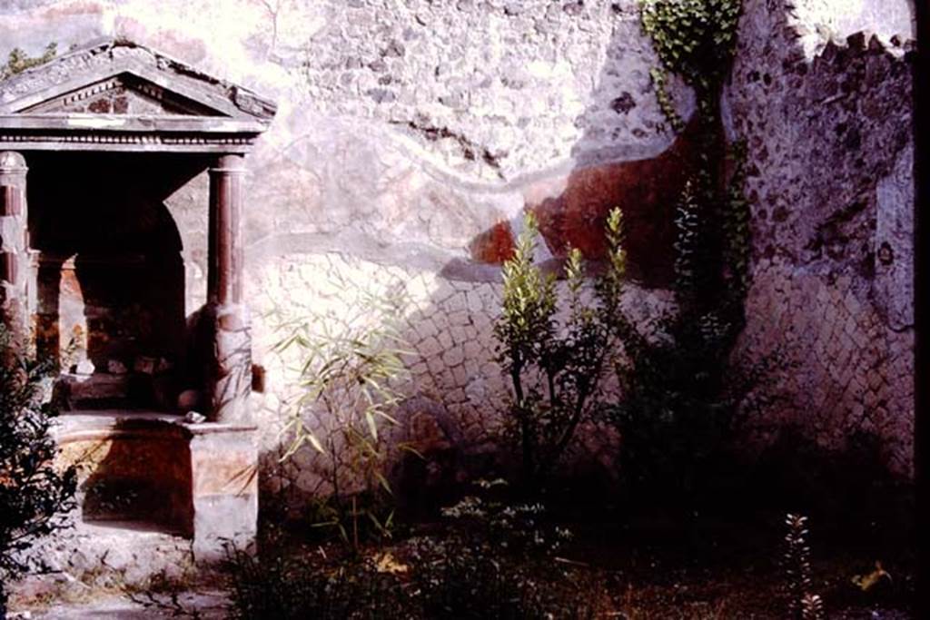 V.5 Herculaneum. 1964. Garden room 9. Looking towards south-east corner. Photo by Stanley A. Jashemski.
Source: The Wilhelmina and Stanley A. Jashemski archive in the University of Maryland Library, Special Collections (See collection page) and made available under the Creative Commons Attribution-Non Commercial License v.4. See Licence and use details.
J64f1183