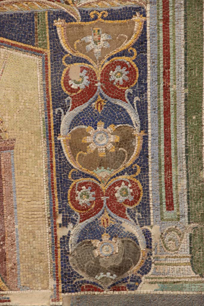 V.7, Herculaneum, September 2019. Detail of lower south-east corner of mosaic.
Photo courtesy of Klaus Heese. 

