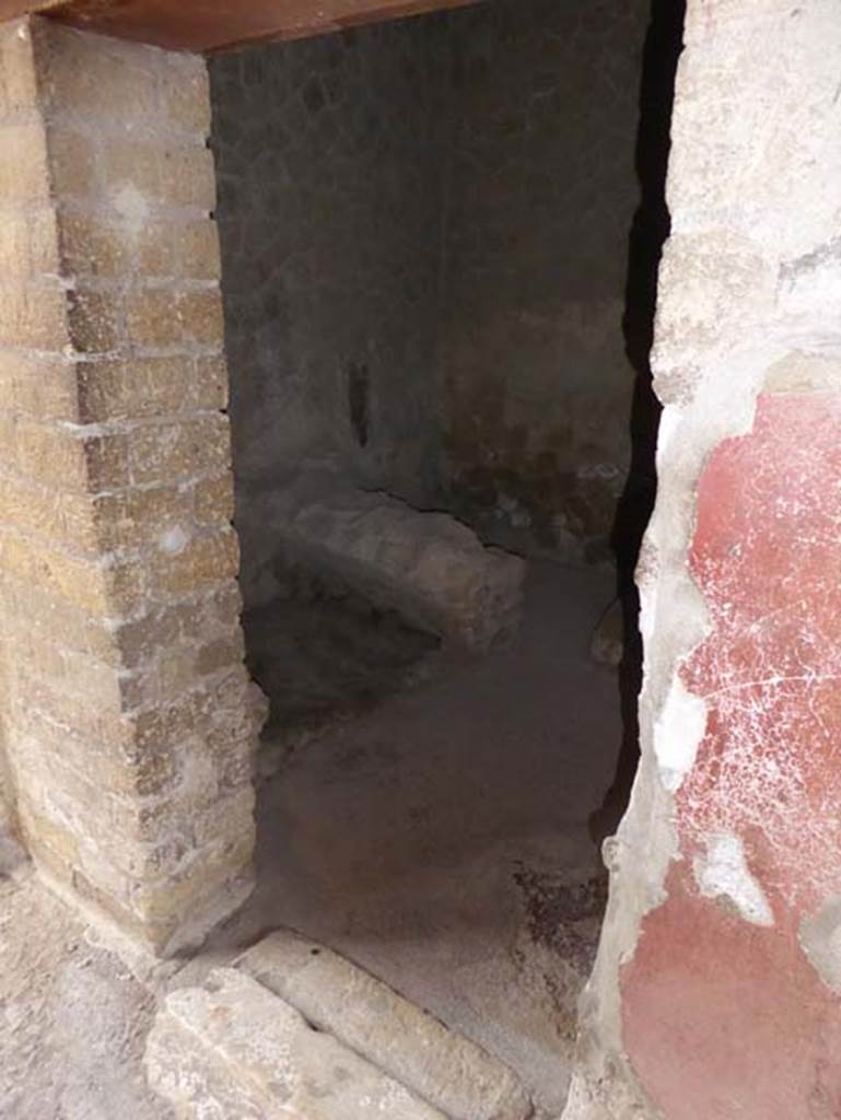 V.7, Herculaneum. October 2014. Looking north-west through doorway to kitchen on north side of entrance corridor. Photo courtesy of Michael Binns.