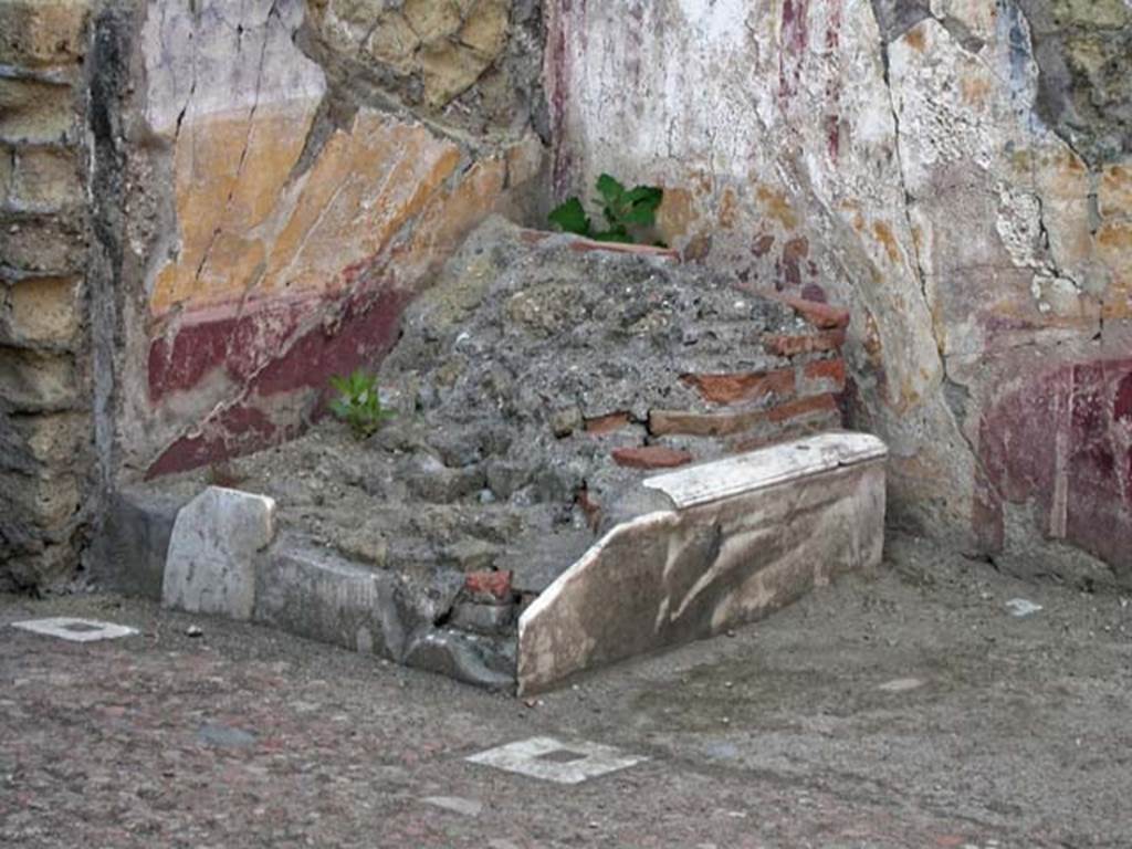 V.7, Herculaneum. June 2002. Atrium, looking towards remains of lararium in north-west corner.
Photo courtesy of Nicolas Monteix.