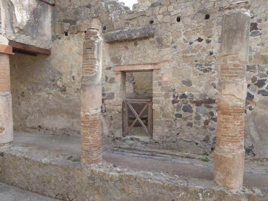 V.9 Herculaneum, September 2016. Looking east to entrance doorway. Photo courtesy of Michael Binns.