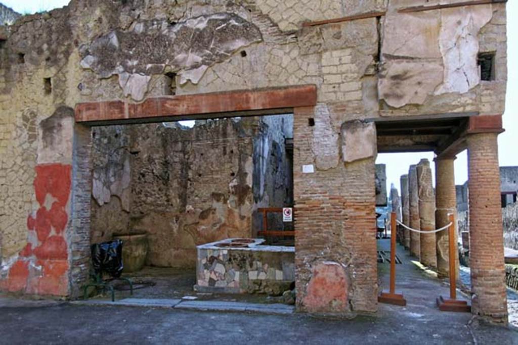 V.10/9, Herculaneum. February 2007. Detail of front facade. Photo courtesy of Nicolas Monteix.