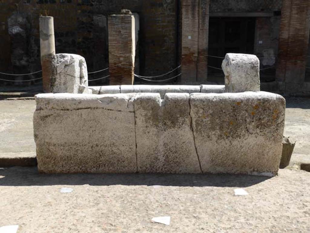 Fountain on Decumanus Maximus, Herculaneum near V.10, June 2014. Looking north. Photo courtesy of Michael Binns.