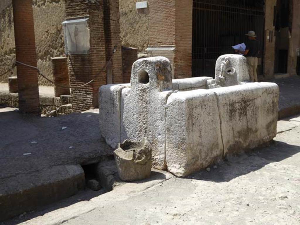 Fountain on Decumanus Maximus, Herculaneum, July 2015. Looking south-west. Photo courtesy of Michael Binns.