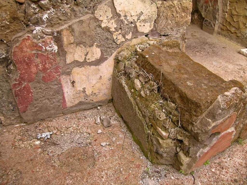 V.11, Herculaneum. May 2005. Base of steps to upper floor, in atrium. Photo courtesy of Nicolas Monteix.