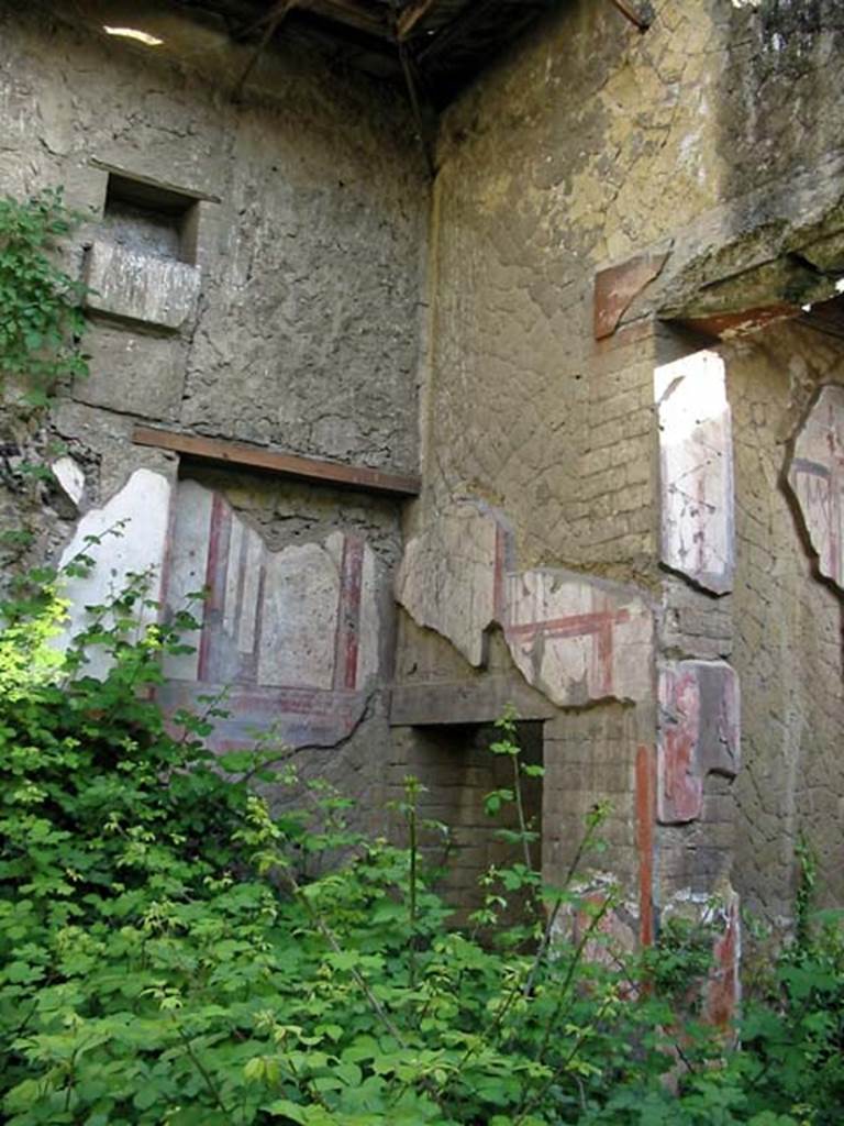 V.11, Herculaneum. May 2003. Detail of south-east corner of atrium.
Photo courtesy of Nicolas Monteix.