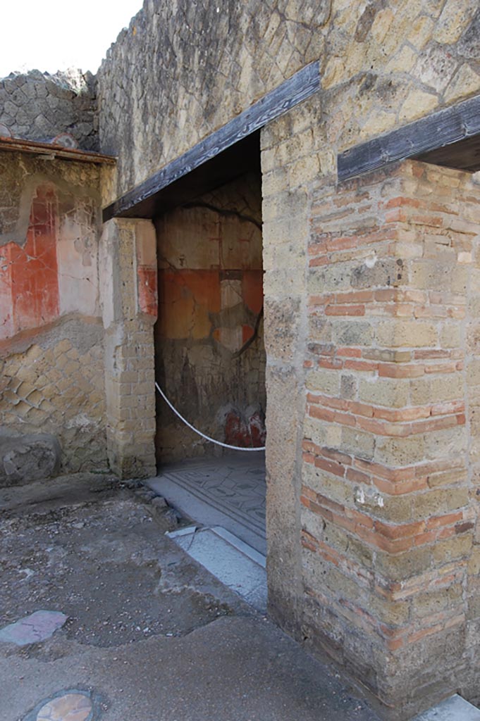 V.30 Herculaneum, May 2011.
Looking towards north-east corner of atrium, with doorway to oecus (1) in the centre, and entrance doorway, on the right.
Photo courtesy of Nicolas Monteix.