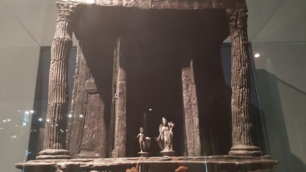 V.31 Herculaneum, August 2023.
Wooden cupboard, with its upper part in the form of a tiny temple. Photo courtesy of Maribel Velasco.