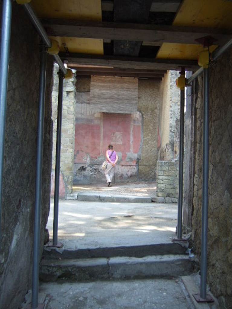 V.35 Herculaneum, May 2006. Looking north along entrance corridor 13, across vestibule 11 towards triclinium 1.
card%2010%20666