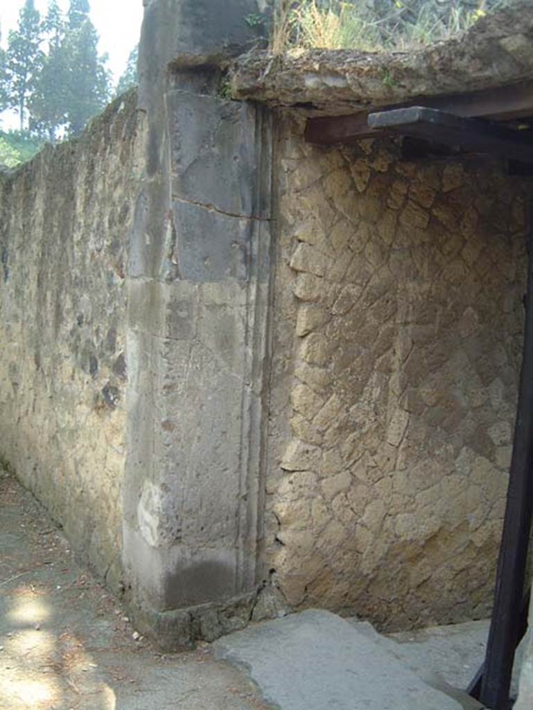 V.35 Herculaneum, May 2001. Looking east towards north end of entrance corridor 13.
Photo courtesy of Current Archaeology.