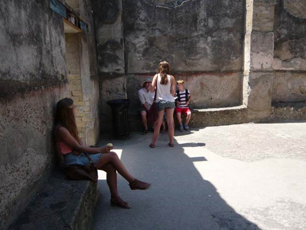 VI.8, Herculaneum. August 2013. Looking south along east wall, towards south-east corner. Photo courtesy of Buzz Ferebee.
