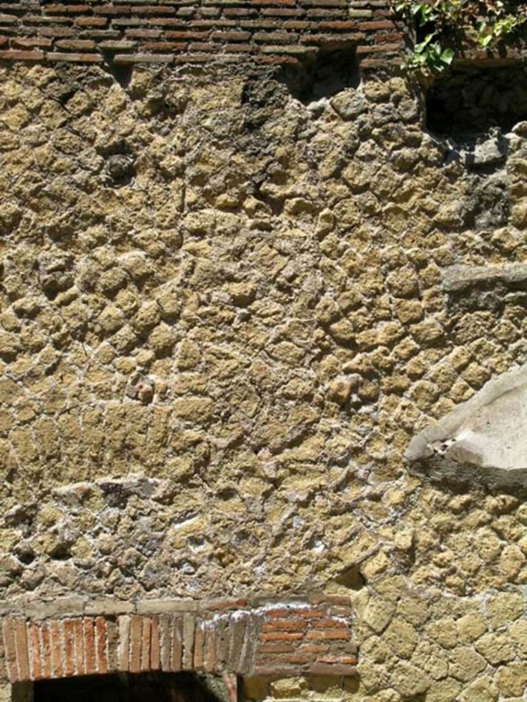 VI.9, Herculaneum. May 2005. Detail of upper facade above entrance doorway.
Photo courtesy of Nicolas Monteix.