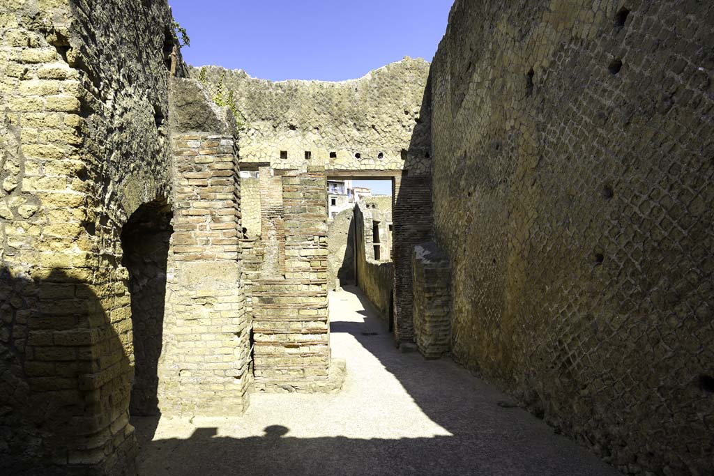 VI.10 Herculaneum. August 2021. 
Looking west from entrance doorway along corridor at rear of men’s central baths. Photo courtesy of Robert Hanson
