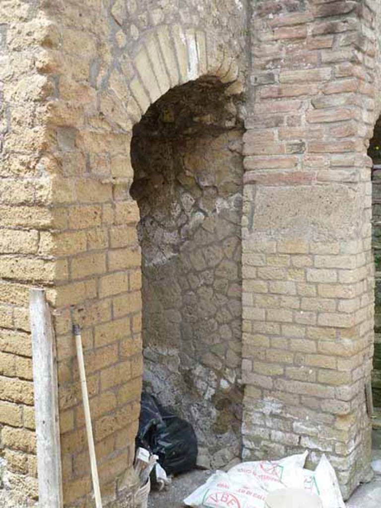 VI.10 Herculaneum. Looking west from doorway. May 2010.
201005%20Card%2006%20750