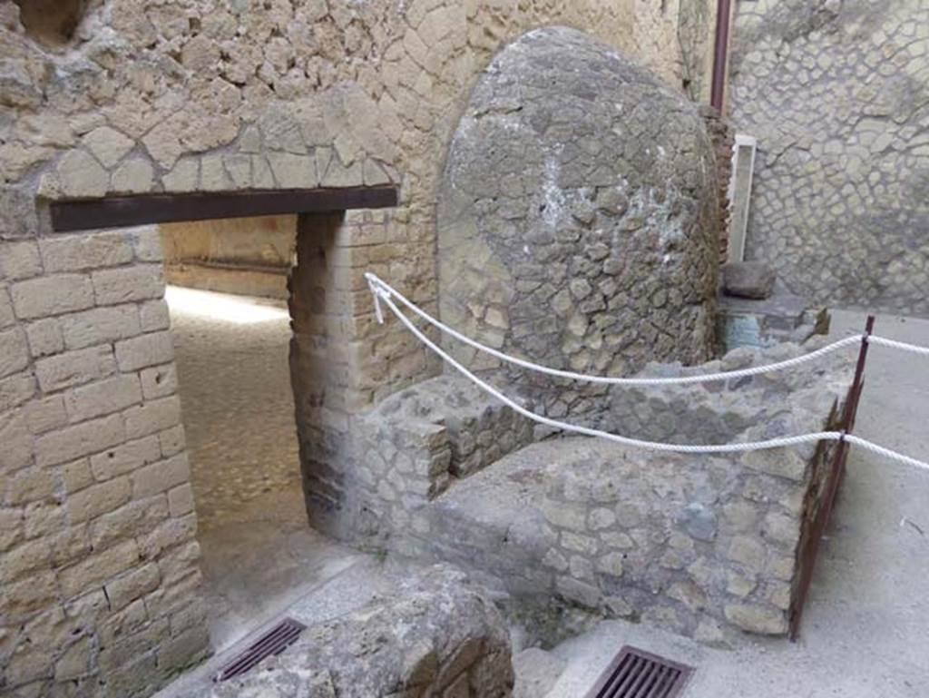 VI.10 Herculaneum, October 2014. Doorway at end of service corridor, leading into apodyterium of men’s baths, see VI.1/7.
Looking towards the west end of the service corridor. Photo courtesy of Michael Binns.
In the centre-right of the photo is the small latrine in service corridor, possibly for the use of the workers.
See Camardo, D. & Notomista, M. Indagine archeologica nel corridoio di servizio (amb.14) delle Terme Centrale di Ercolano,
in Rivista di Studi Pompeiani, XXI, 2010, (p.151)