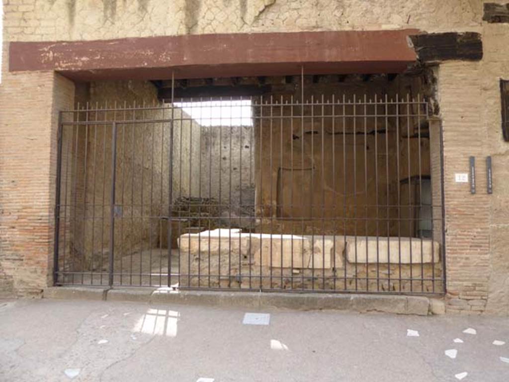 141004%2060%20E%20P1000064