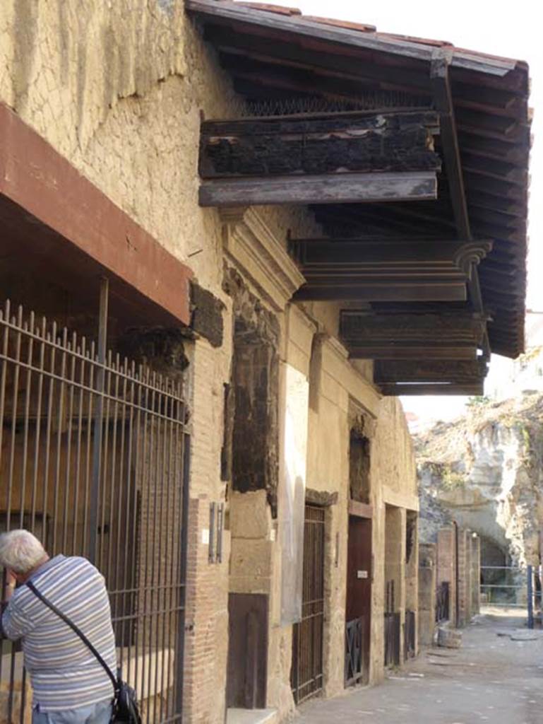 VI.12 Herculaneum, on left. September 2015. Looking west along north side of insula VI, on Decumanus Maximus. Photo courtesy of Michael Binns.