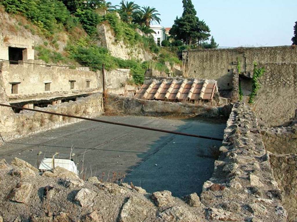 VI.12, Herculaneum. September 2003. Upper floor room, looking north-east above Decumanus Maximus.
Photo courtesy of Nicolas Monteix.