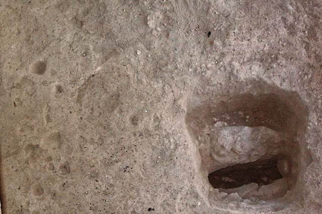 VI.15, Herculaneum. February 2003. Ground with hole for door closure near threshold. Photo courtesy of Nicolas Monteix.